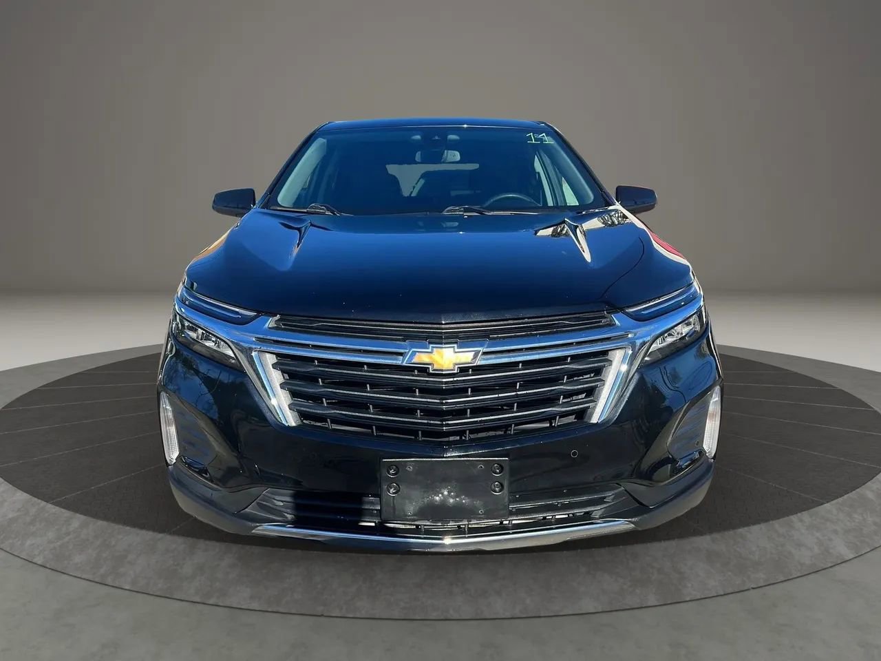 Used 2023 Chevrolet Equinox LT w/ Driver Convenience Package image 2