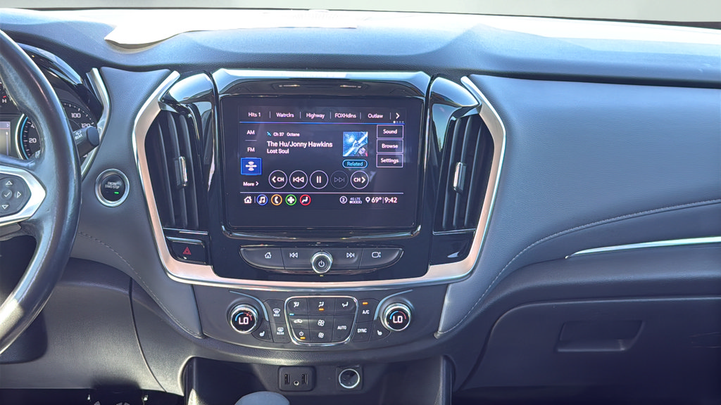 Used 2021 Chevrolet Traverse LT FWD image 18