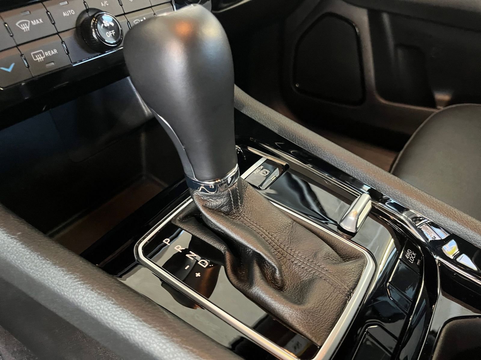 Used 2025 Jeep Compass Limited image 41