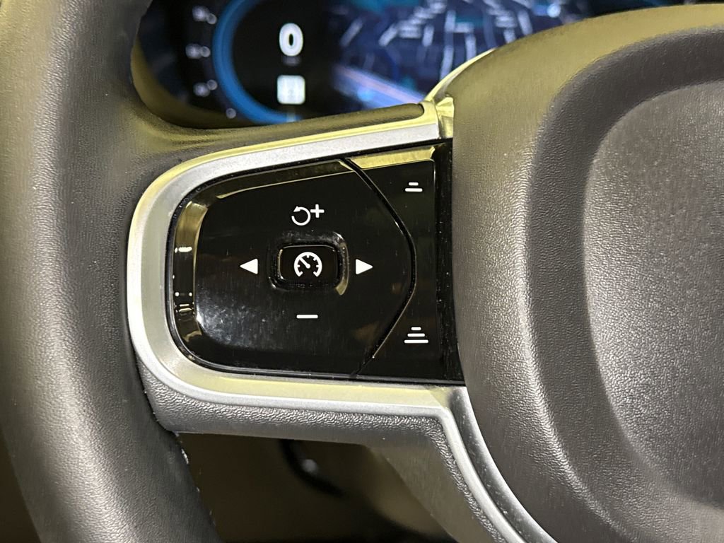 Used 2022 Volvo XC60 B5 R-Design w/ Protection Package Premier image 31