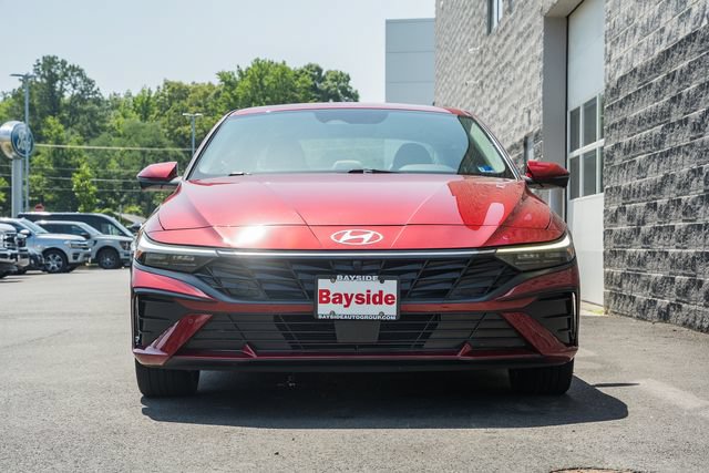 Used 2024 Hyundai Elantra Limited FWD image 3