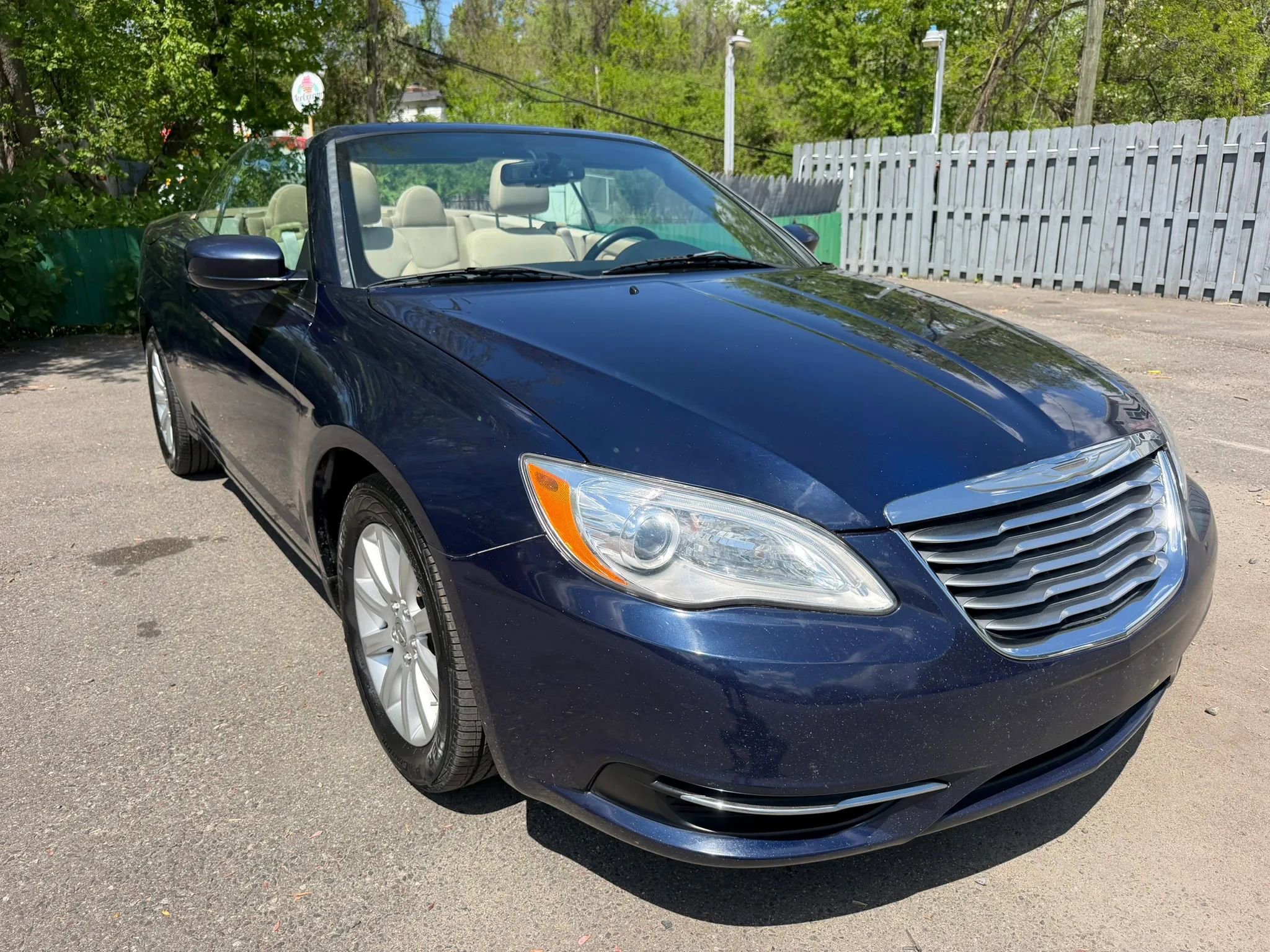 Used 2014 Chrysler 200 Touring FWD image 3