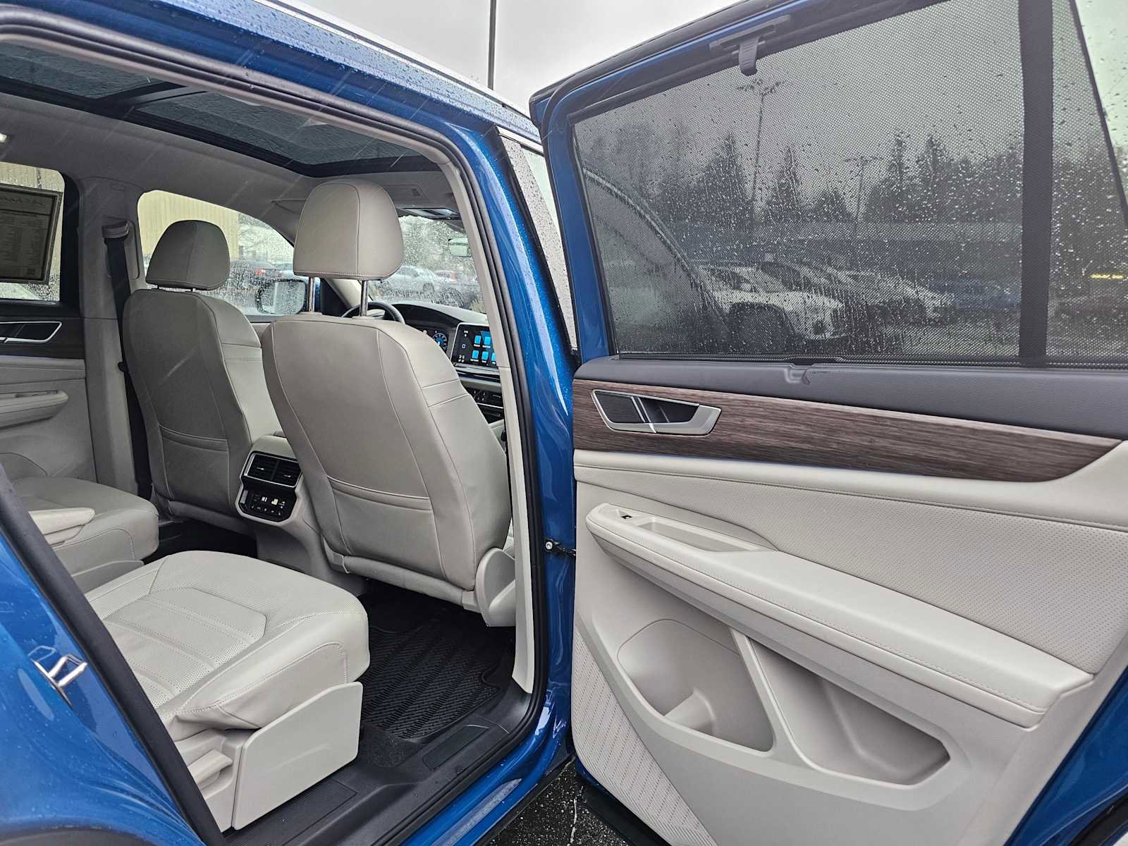 Used 2025 Volkswagen Atlas SEL image 13