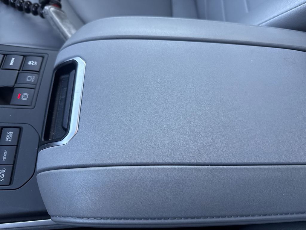 Used 2023 Toyota Highlander XLE AWD/4WD image 40