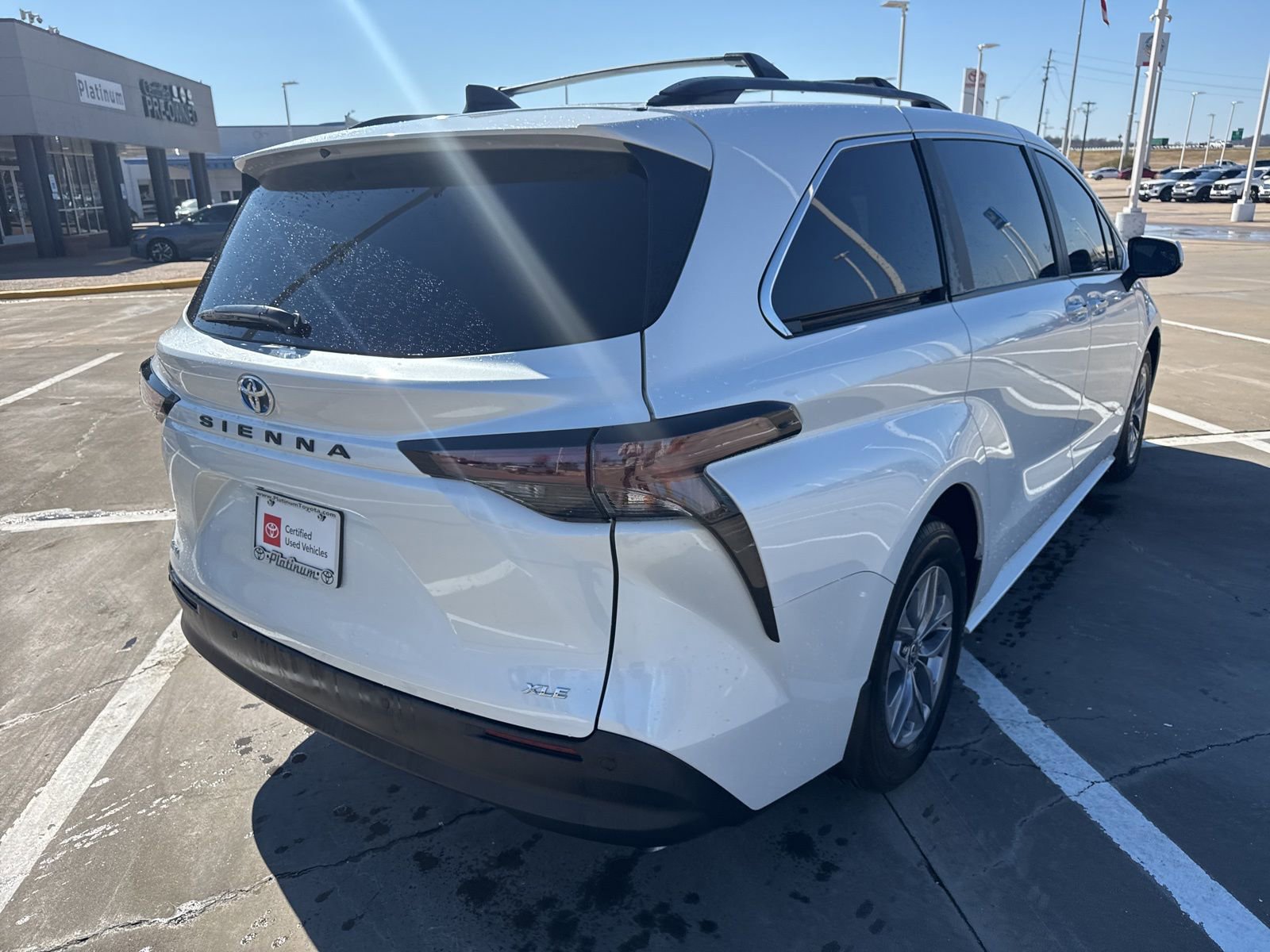 Used 2025 Toyota Sienna XLE image 7