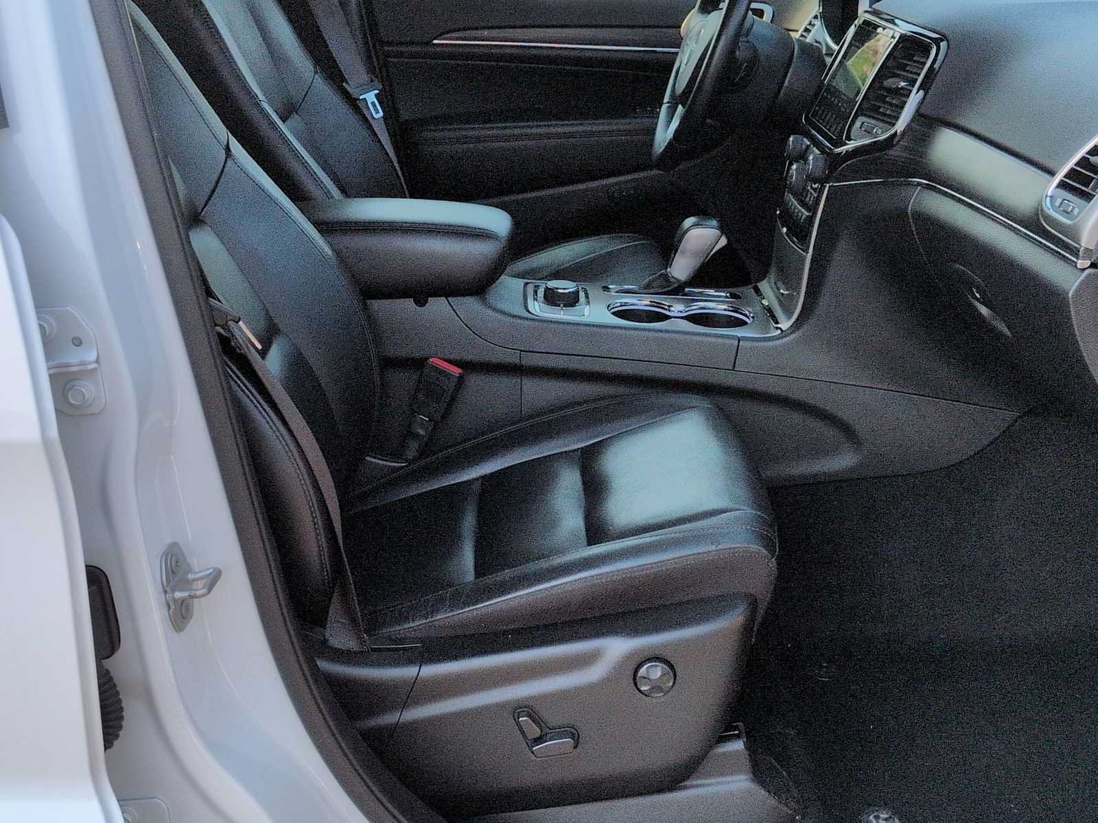 Used 2022 Jeep Grand Cherokee Limited w/ Tech Group AWD/4WD image 24