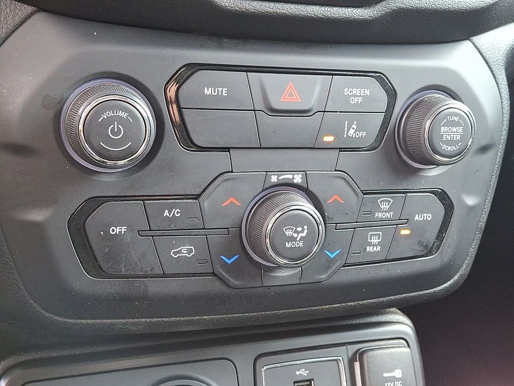 Used 2023 Jeep Renegade Altitude AWD/4WD image 16