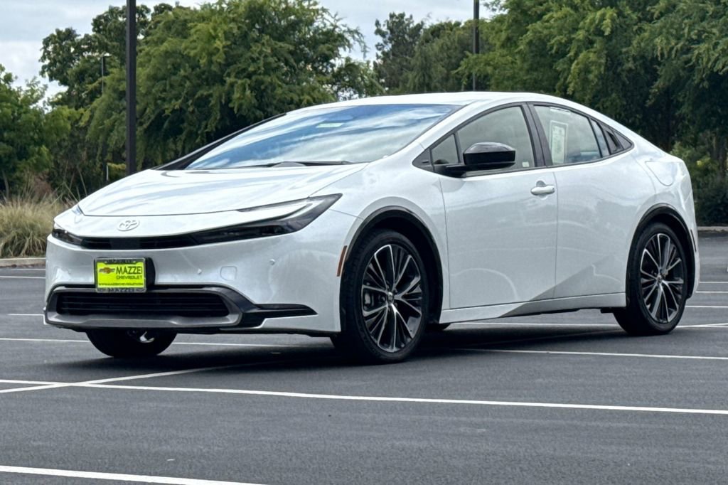 Used 2025 Toyota Prius XLE FWD image 16