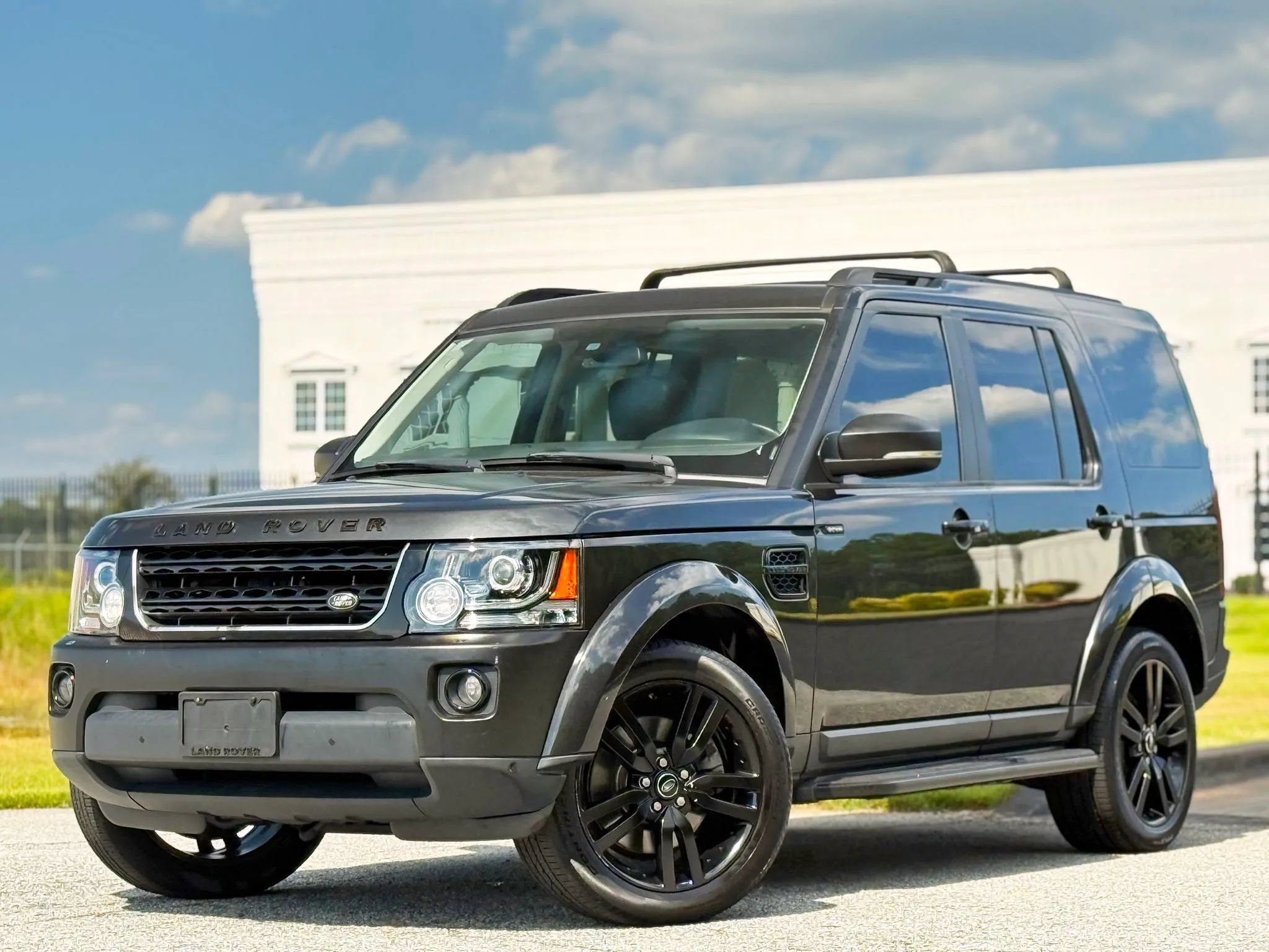Used 2015 Land Rover LR4 HSE AWD/4WD image 1