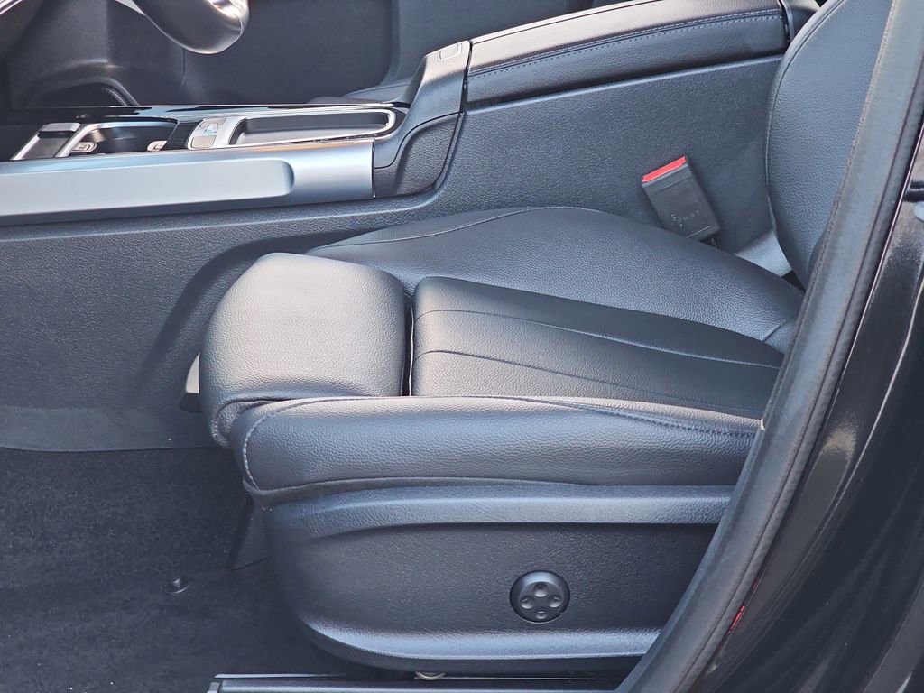Used 2025 Mercedes-Benz GLB 250 4MATIC image 33