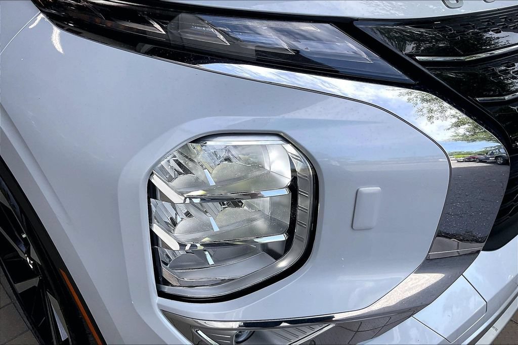 Used 2024 Mitsubishi Outlander SE AWD/4WD image 25