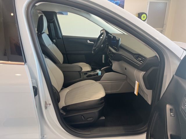 New 2025 Ford Escape SE w/ PHEV Premium Package image 16