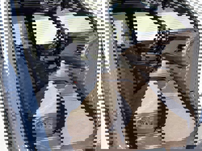 Used 2023 Chevrolet Suburban Z71 image 32