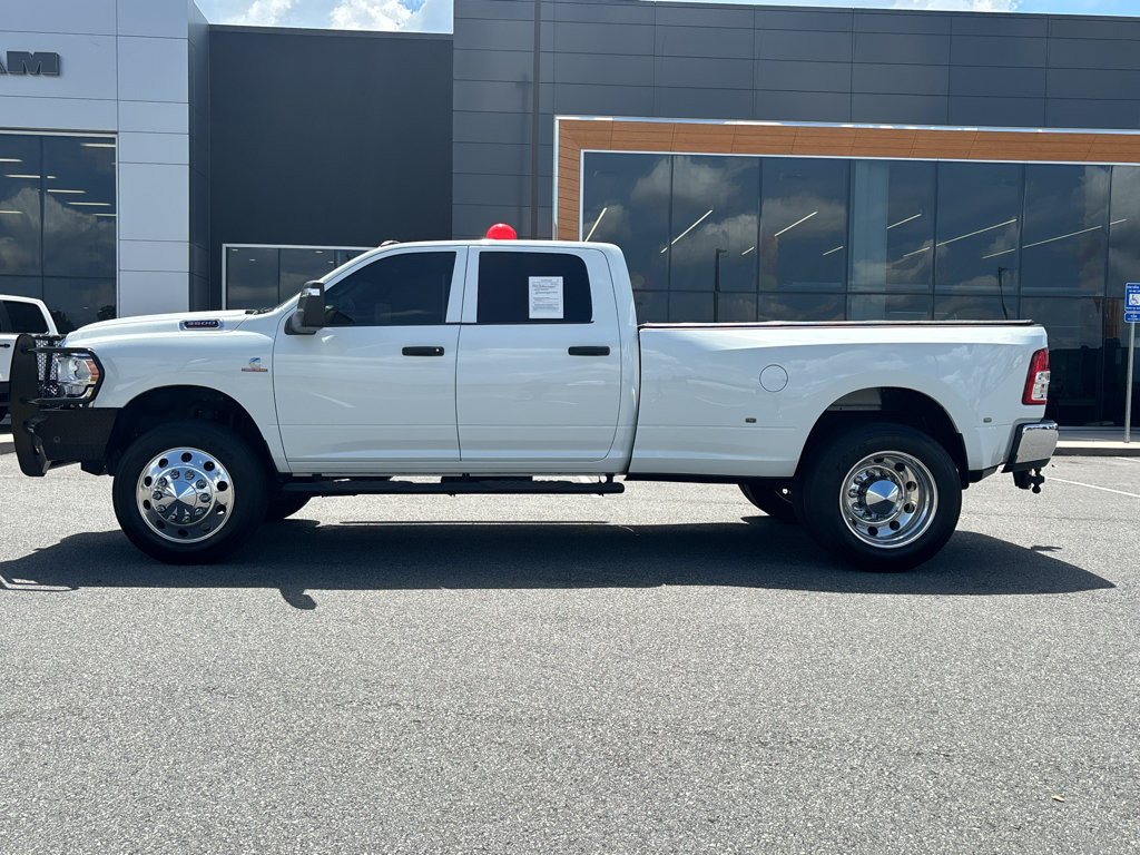 Used 2024 RAM 3500 Tradesman w/ Chrome Appearance Group AWD/4WD image 5