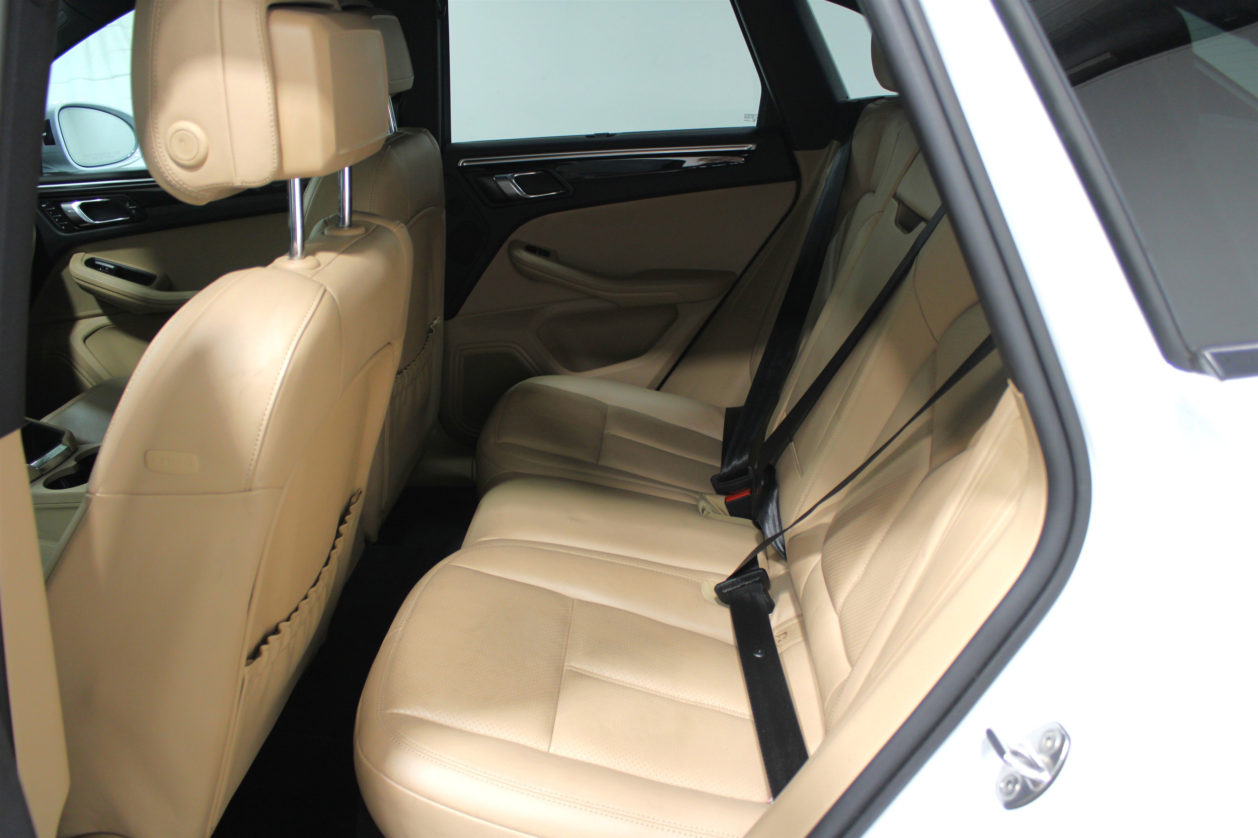 Used 2024 Porsche Macan Turbo image 20