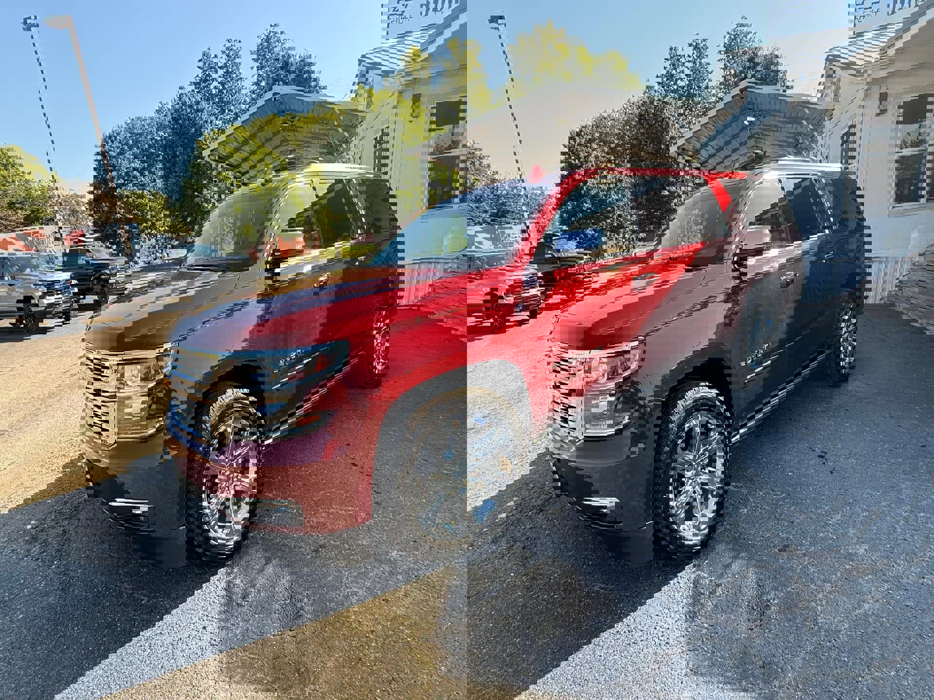 Used 2016 Chevrolet Suburban LTZ image 2