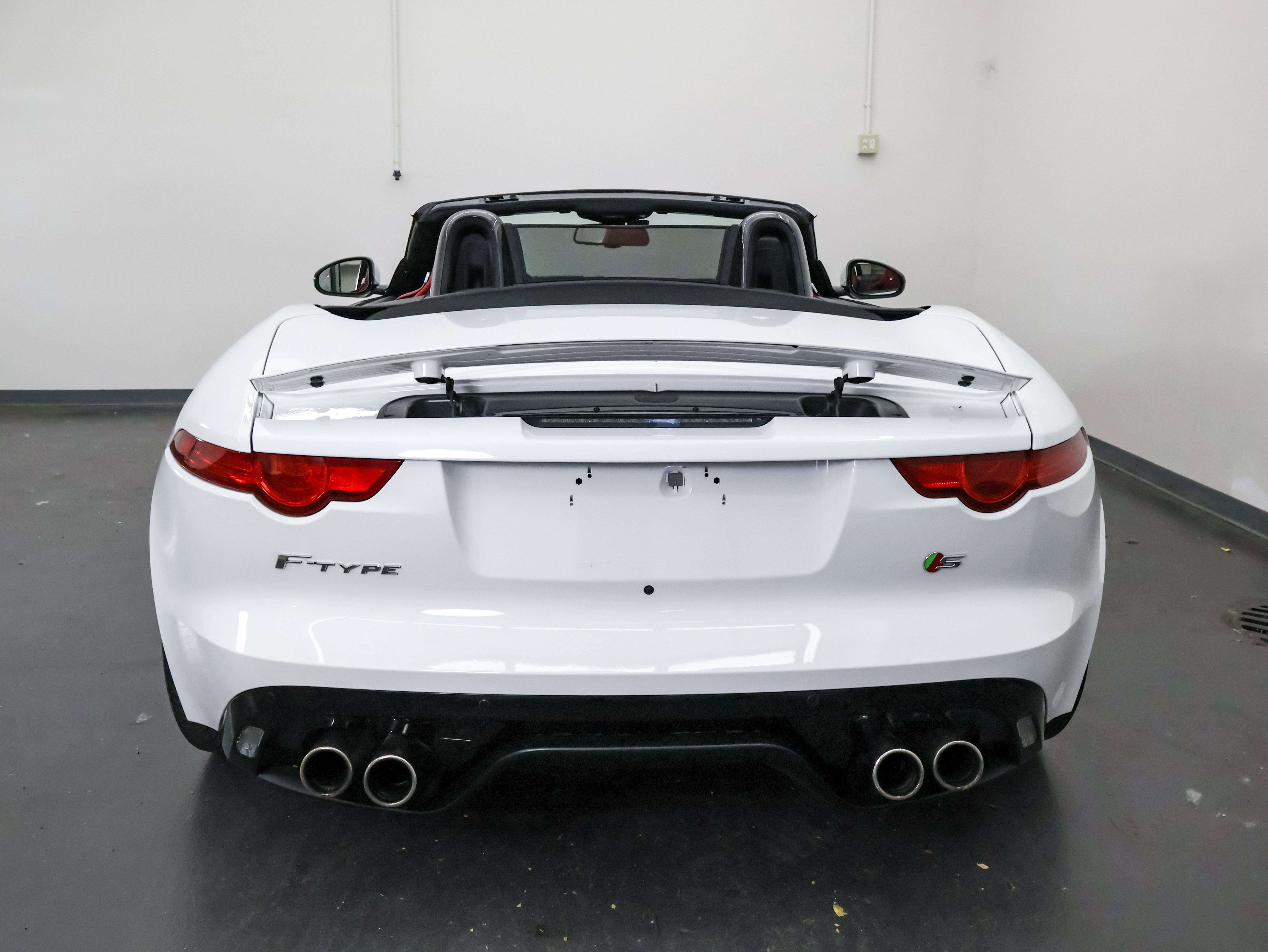 Used 2015 Jaguar F-TYPE S RWD image 5