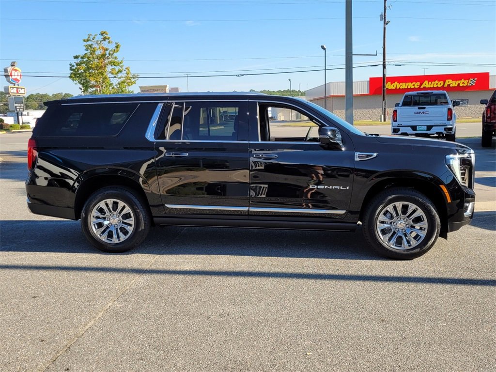 New 2025 GMC Yukon XL Denali w/ Sun & Power Step Package image 13