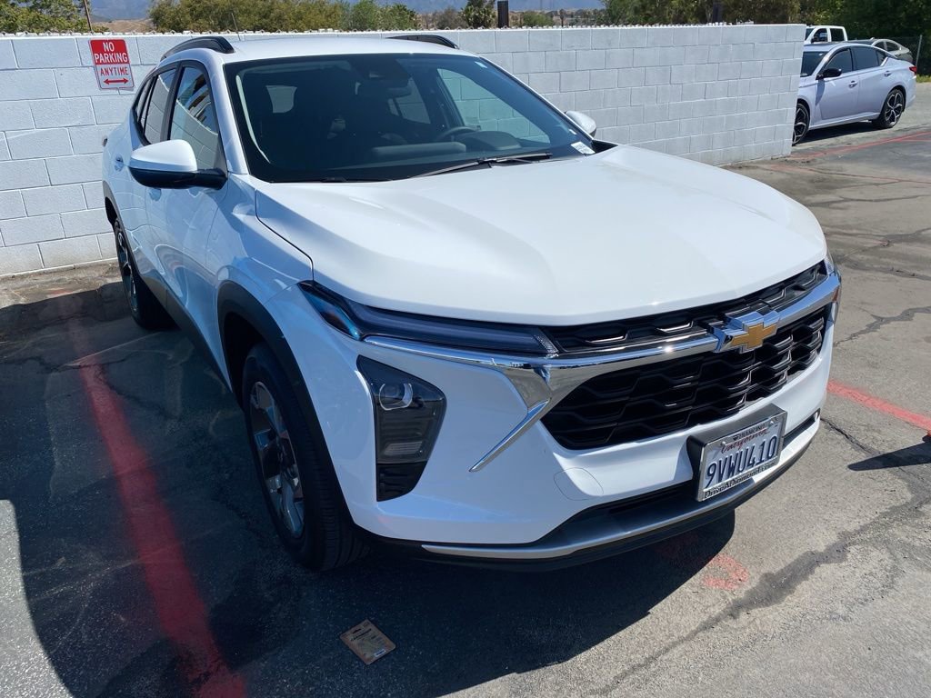 Used 2026 Chevrolet Trax LT w/ Driver Confidence Package FWD image 1