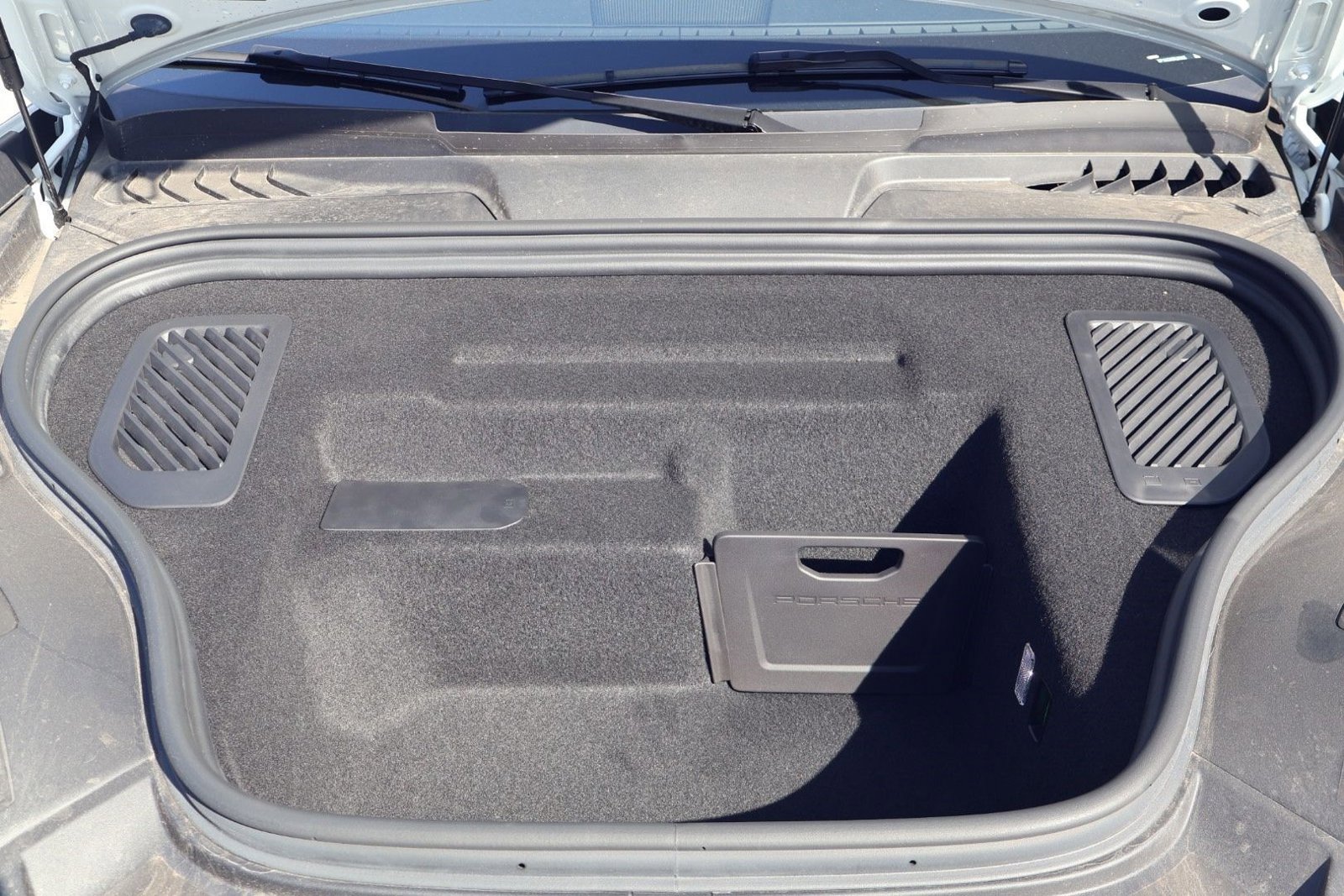 Certified 2024 Porsche Macan 4 Electric image 26