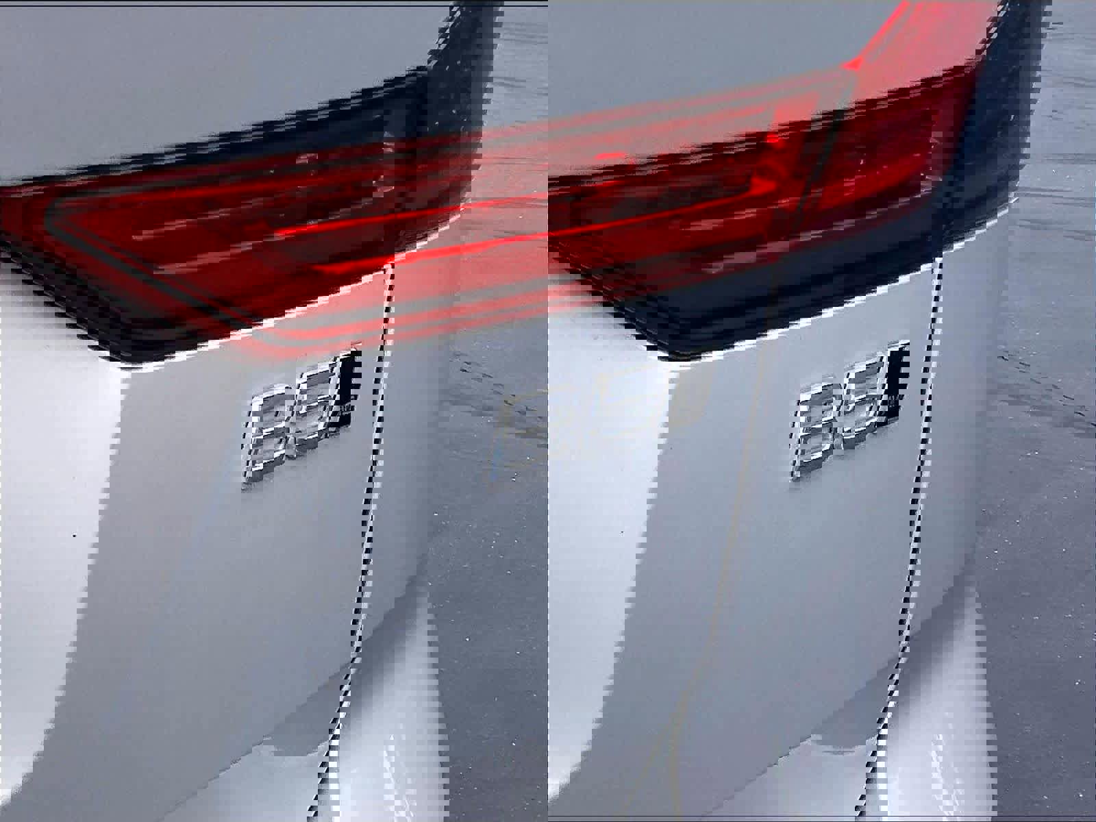 Used 2025 Volvo XC60 B5 Core image 11