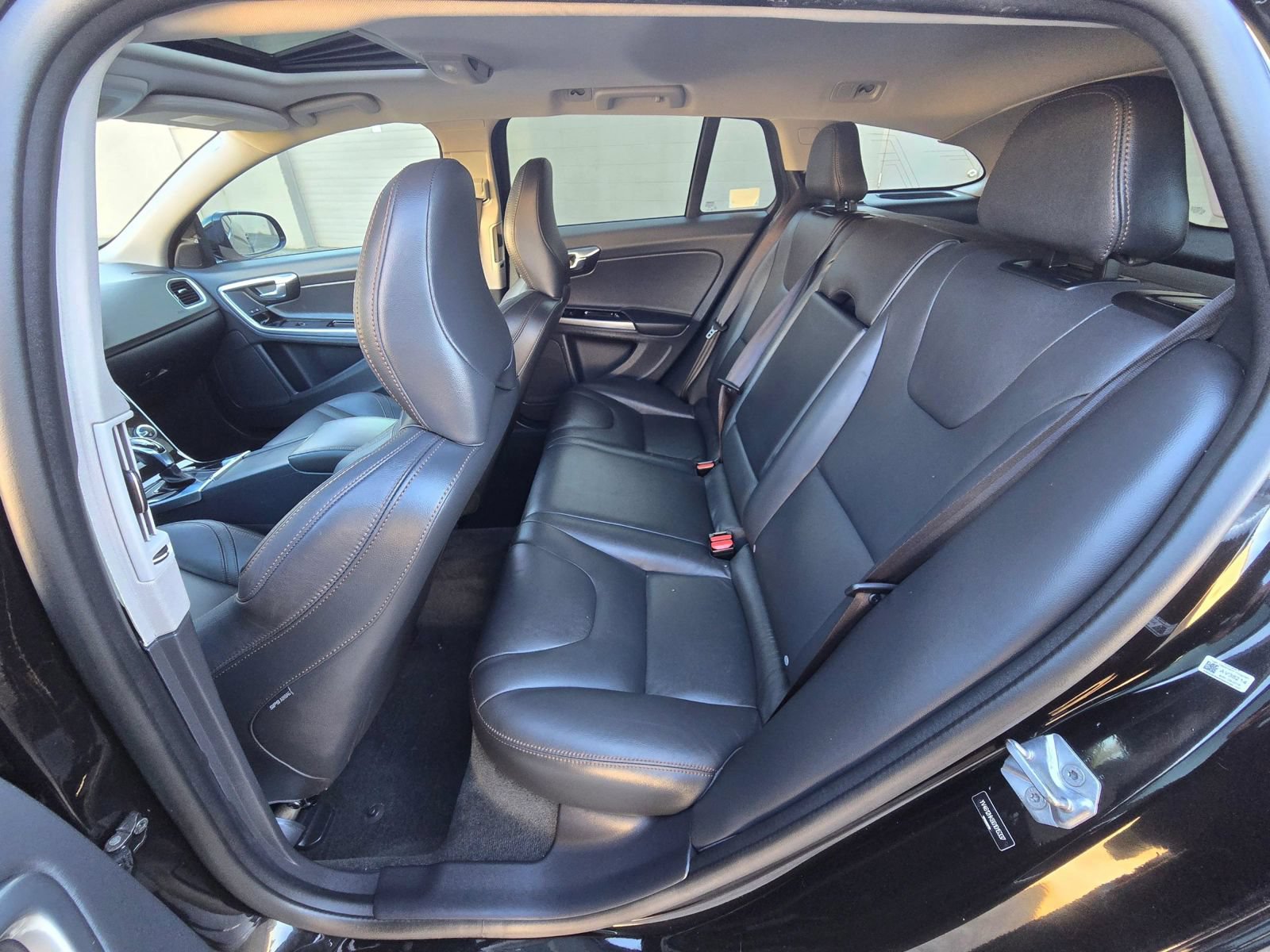 Used 2016 Volvo V60 T5 Cross Country w/ Convenience Package AWD/4WD image 15