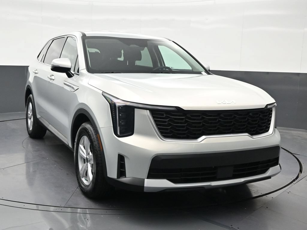 Used 2026 Kia Sorento LX FWD image 8