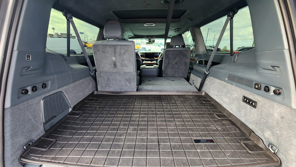 Used 2024 Jeep Grand Wagoneer L Series III w/ Rear Seat Video Group 1 AWD/4WD image 8