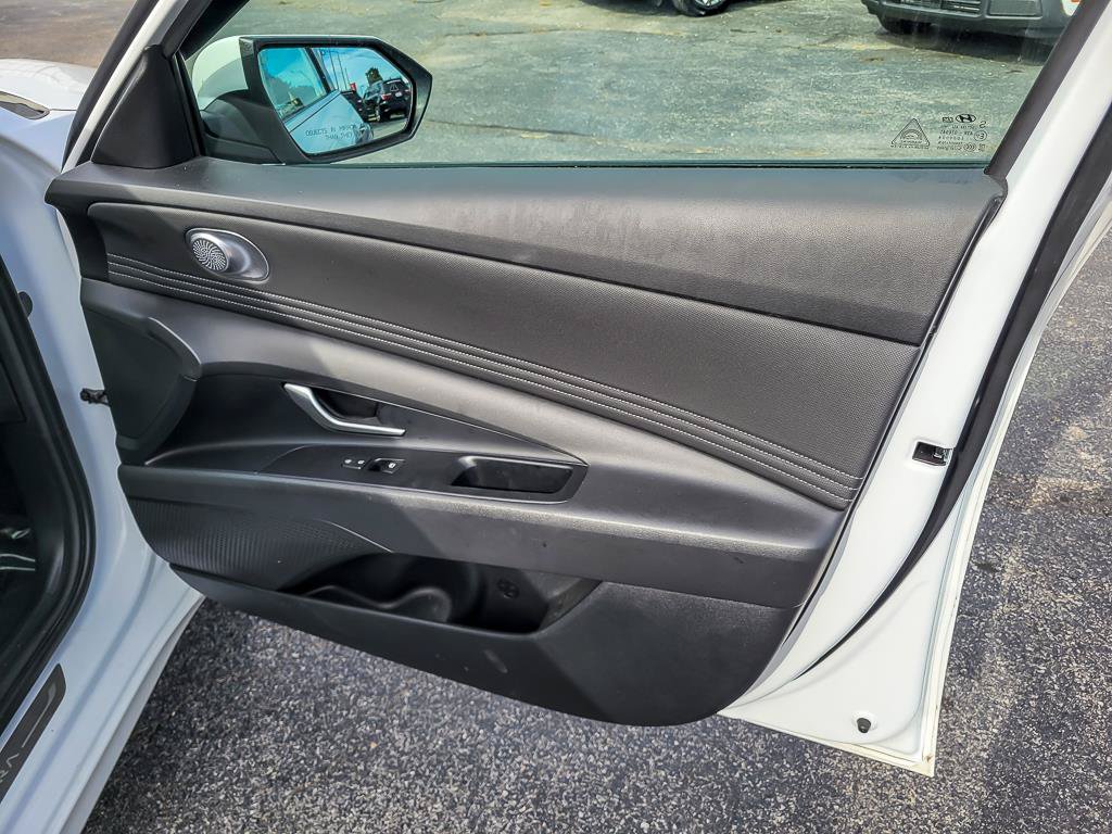 Used 2025 Hyundai Elantra SEL FWD image 30