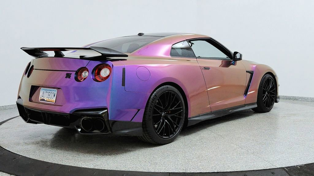 Used 2024 Nissan GT-R Premium w/ Premium Interior Package image 5