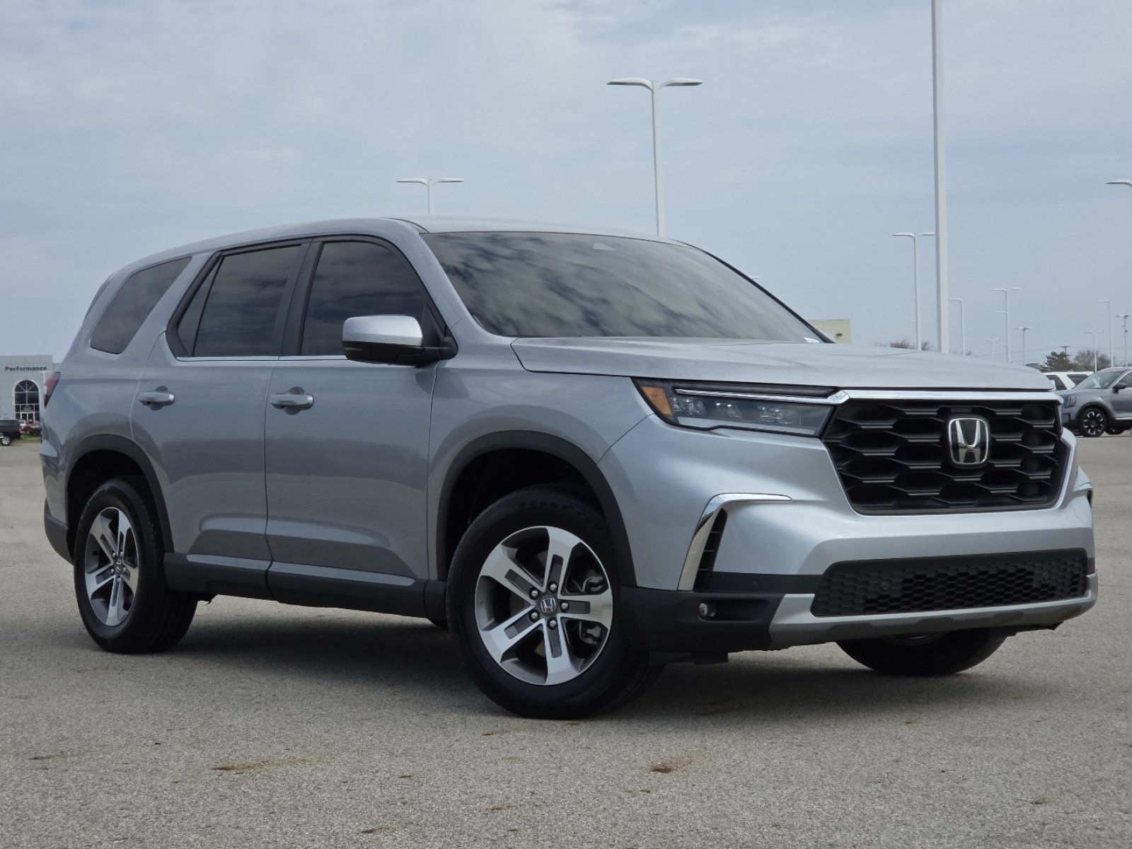 Used 2025 Honda Pilot EX-L image 2