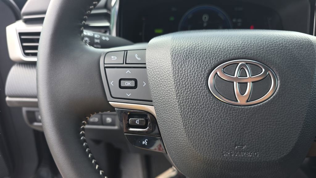 Used 2025 Toyota Camry SE image 20