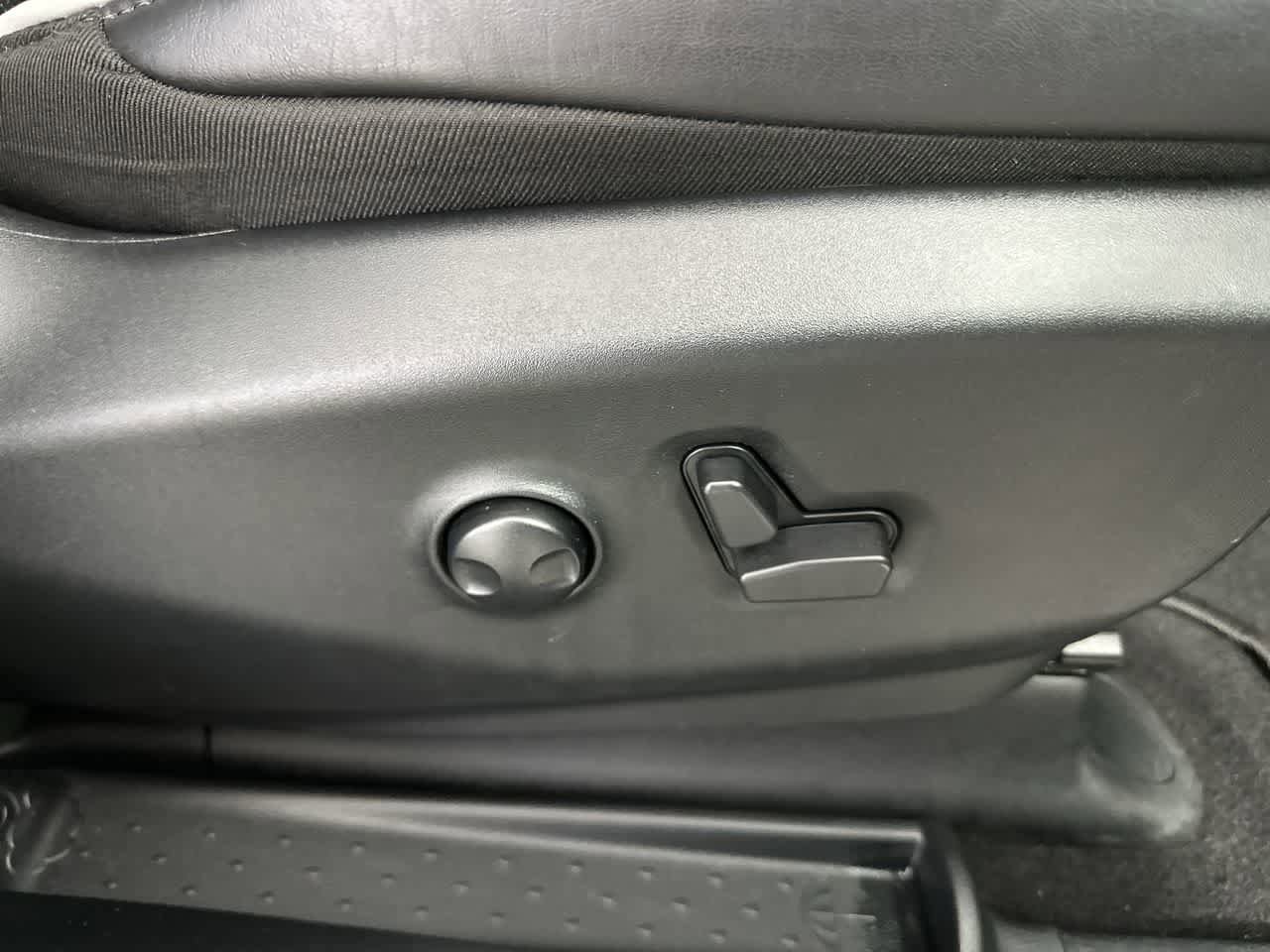 Used 2025 Chrysler Pacifica Limited FWD image 26