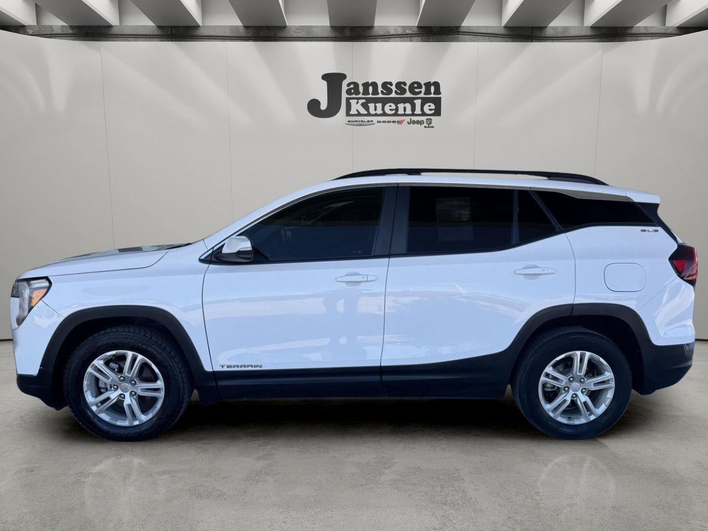 Used 2022 GMC Terrain SLE w/ Driver Convenience Package