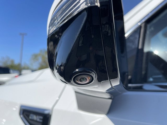 Used 2022 GMC Yukon XL Denali AWD/4WD image 2