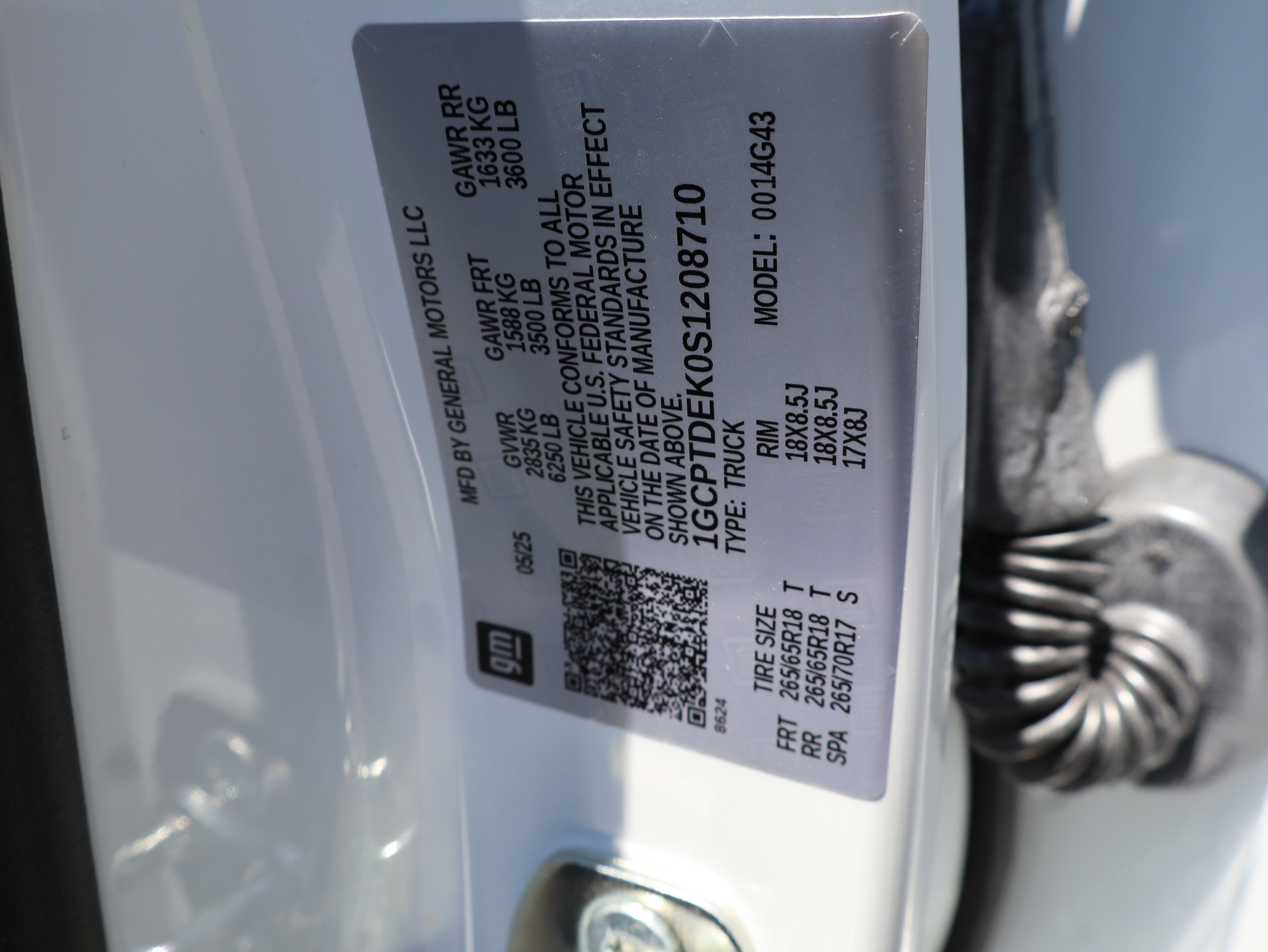 Used 2025 Chevrolet Colorado Z71 w/ Technology Package AWD/4WD image 57
