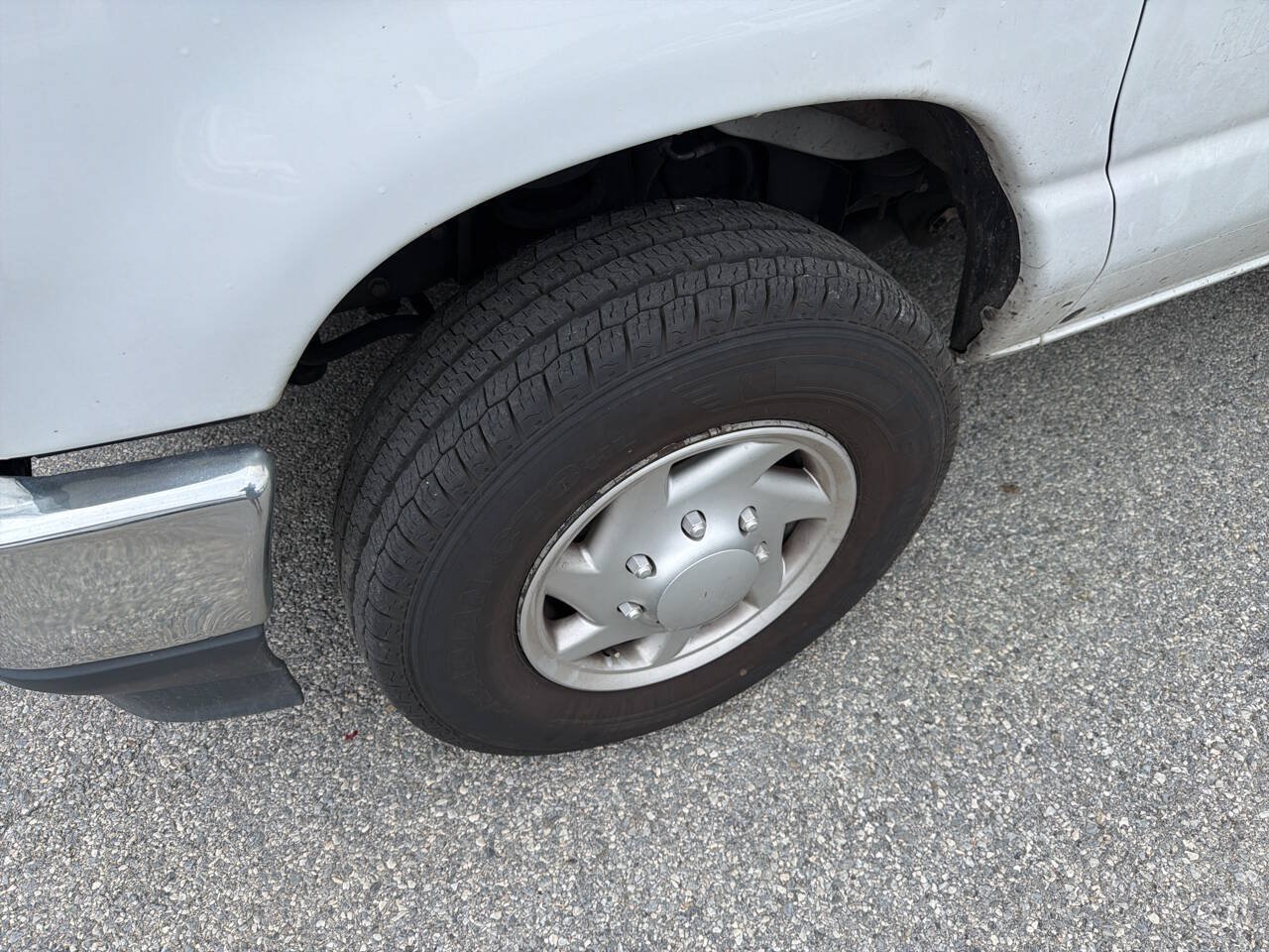 Used 2021 Ford E-350 and Econoline 350 Super Duty w/ Power Windows & Locks Group RWD image 5