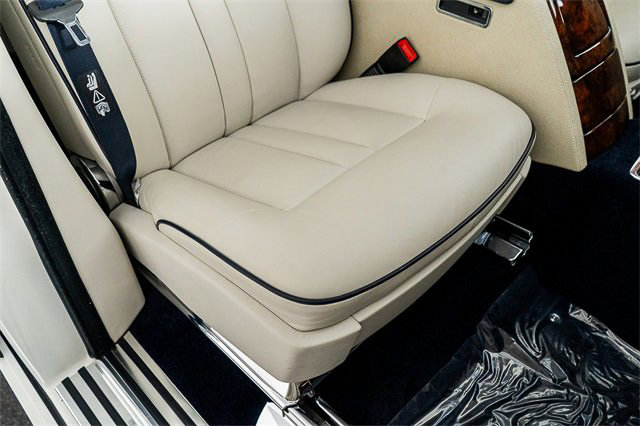 Used 2016 Rolls-Royce Phantom Sedan image 33