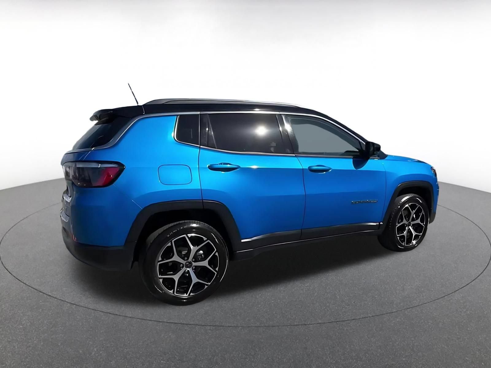 Used 2025 Jeep Compass Limited AWD/4WD image 14