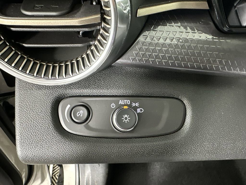 New 2026 Chevrolet Trax ACTIV w/ Sunroof Package FWD image 17