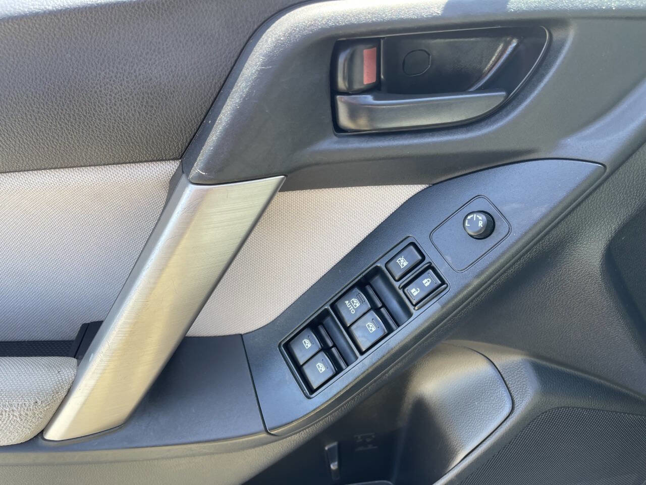 Used 2015 Subaru Forester 2.5i Premium w/ All-Weather Package image 29