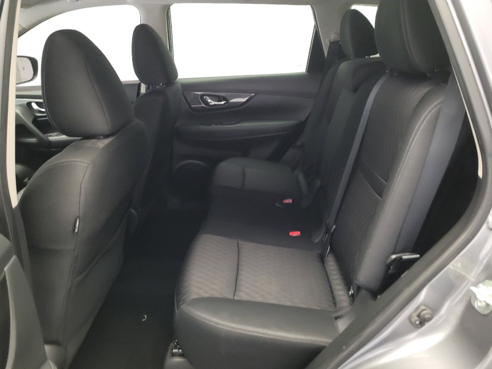 Used 2018 Nissan Rogue SV w/ Premium Package FWD image 18