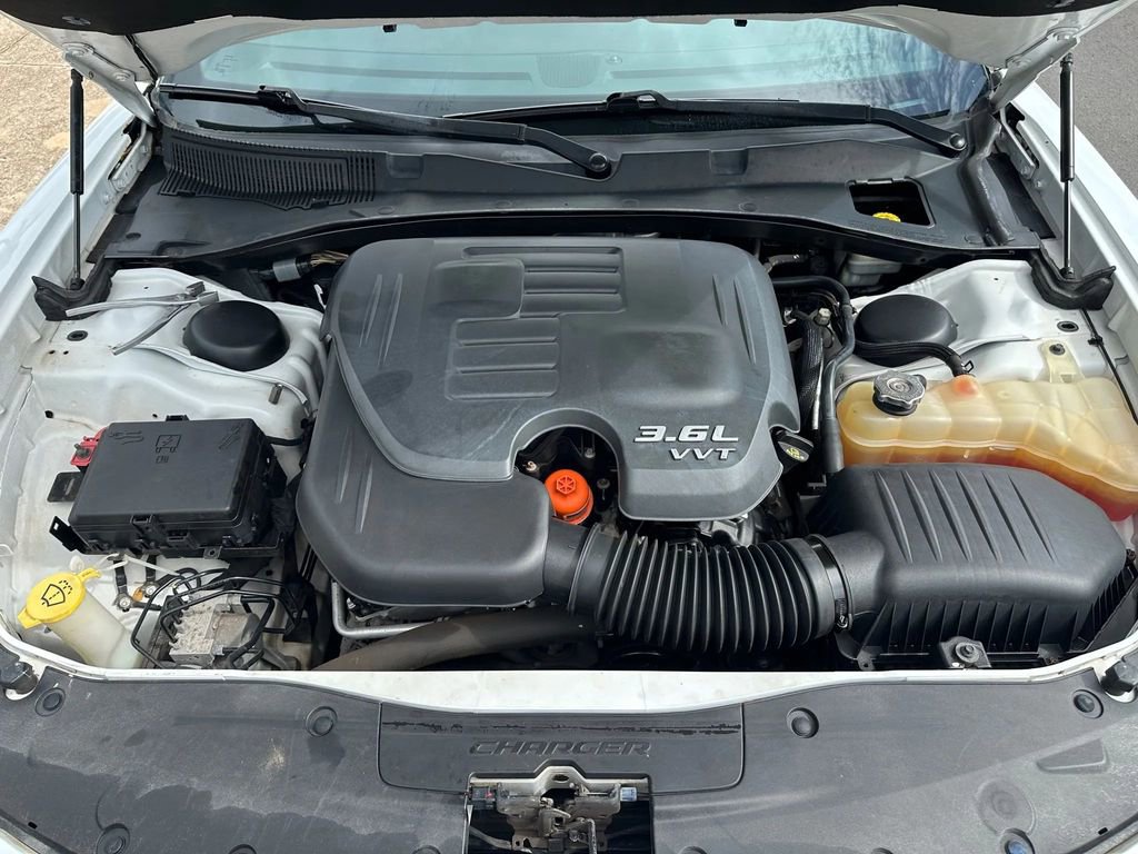 Used 2015 Dodge Charger SXT w/ Plus Group RWD image 17