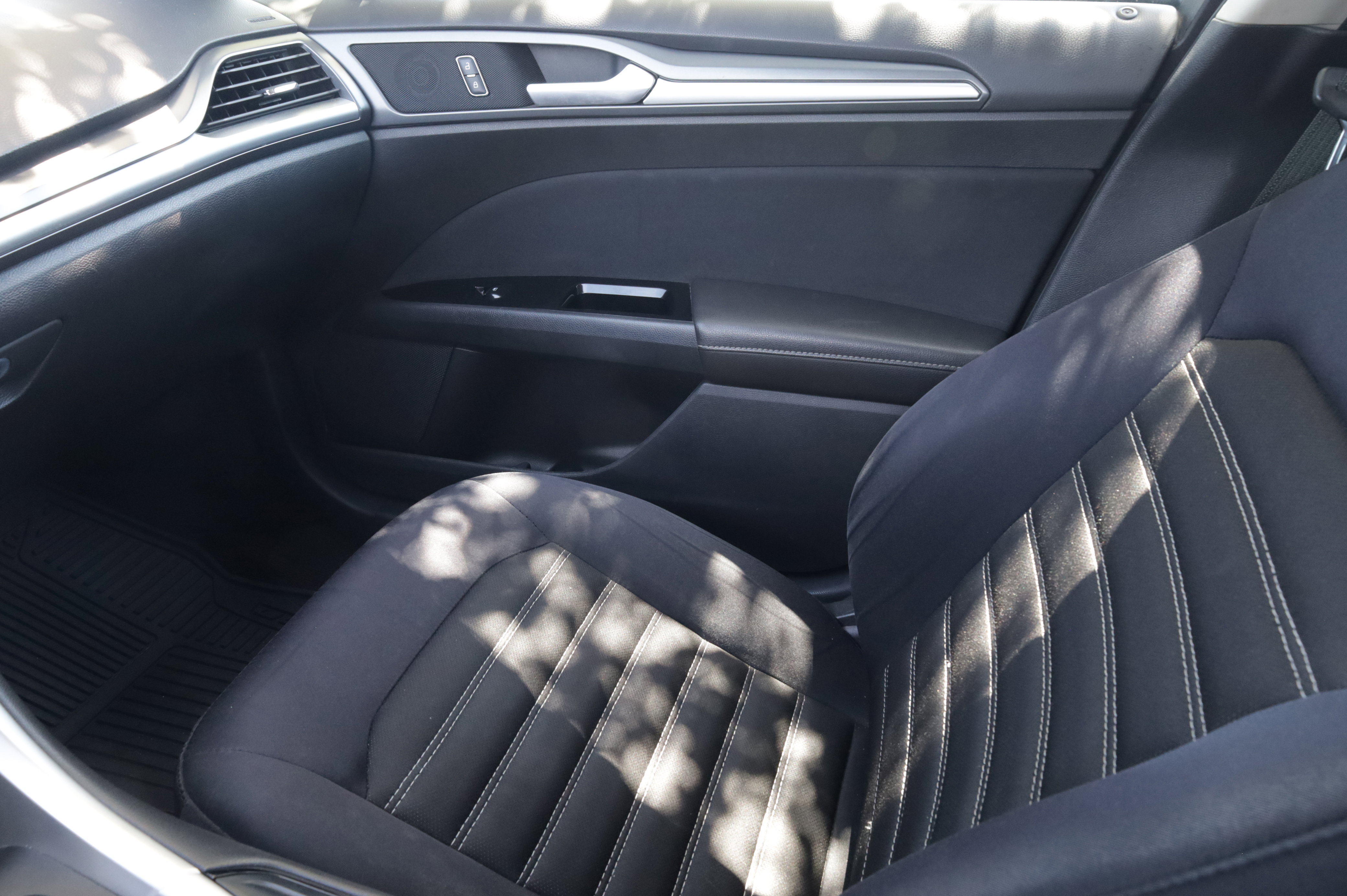 Used 2013 Ford Fusion SE FWD image 12