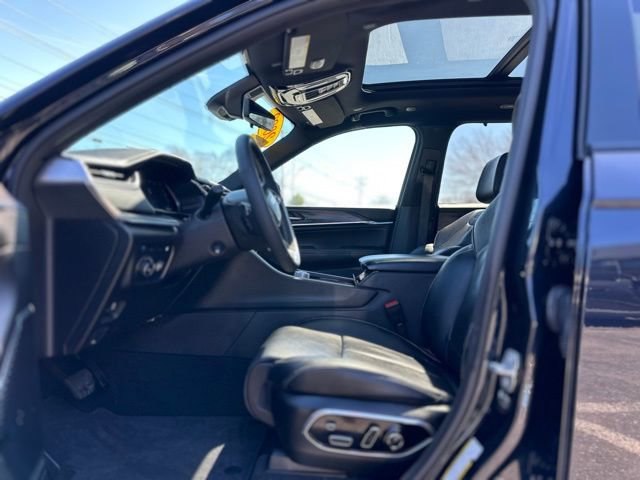 Used 2023 Jeep Grand Cherokee Overland w/ Luxury Tech Group IV image 10