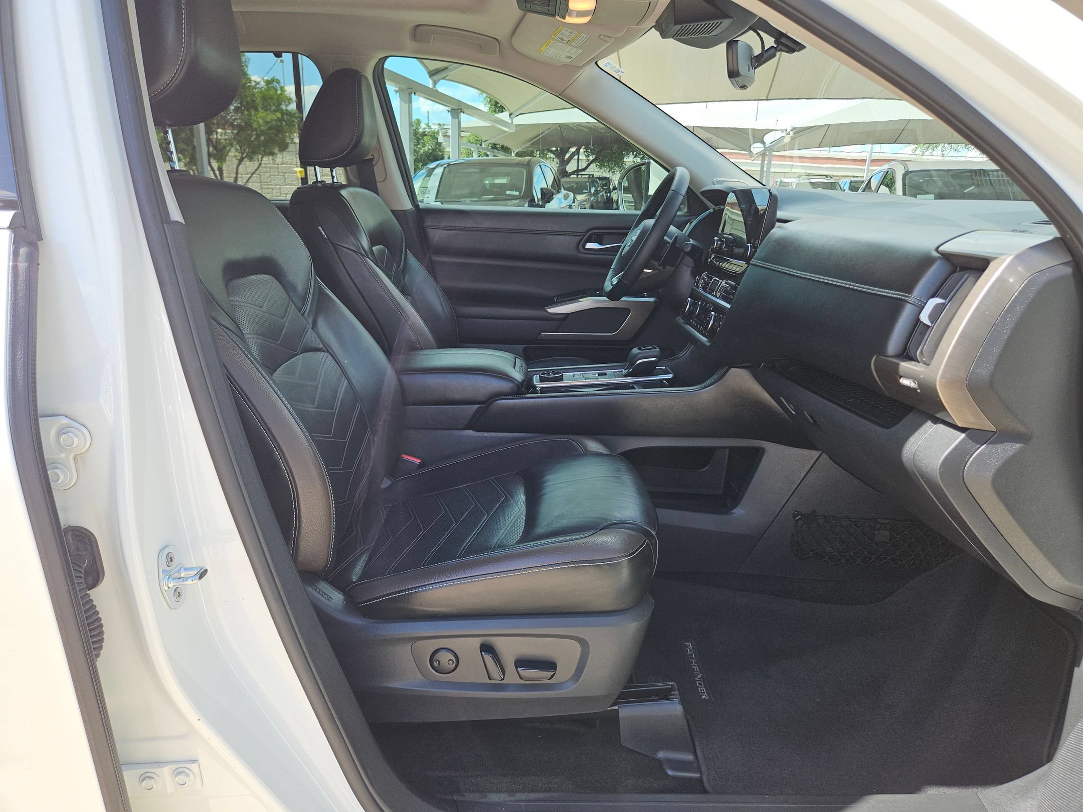 Used 2023 Nissan Pathfinder Platinum w/ Cargo Package AWD/4WD image 28