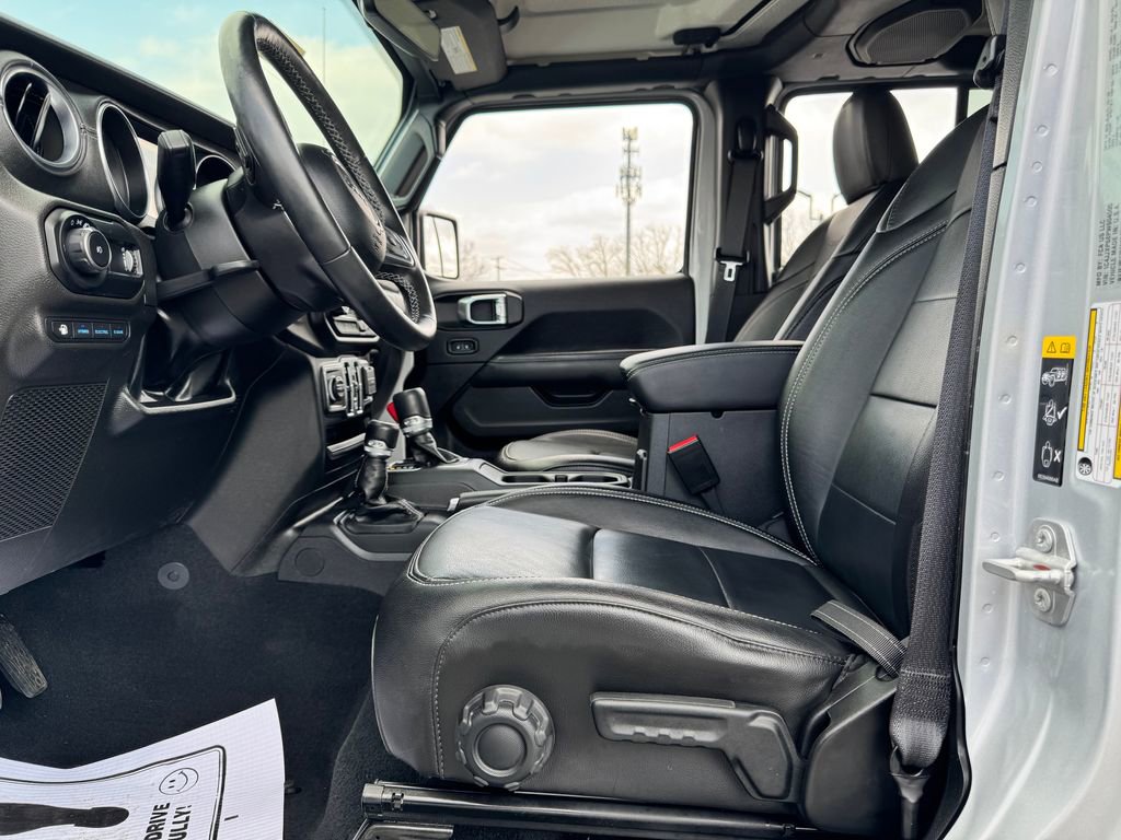 Used 2023 Jeep Wrangler Unlimited Sahara w/ Cold Weather Group image 19