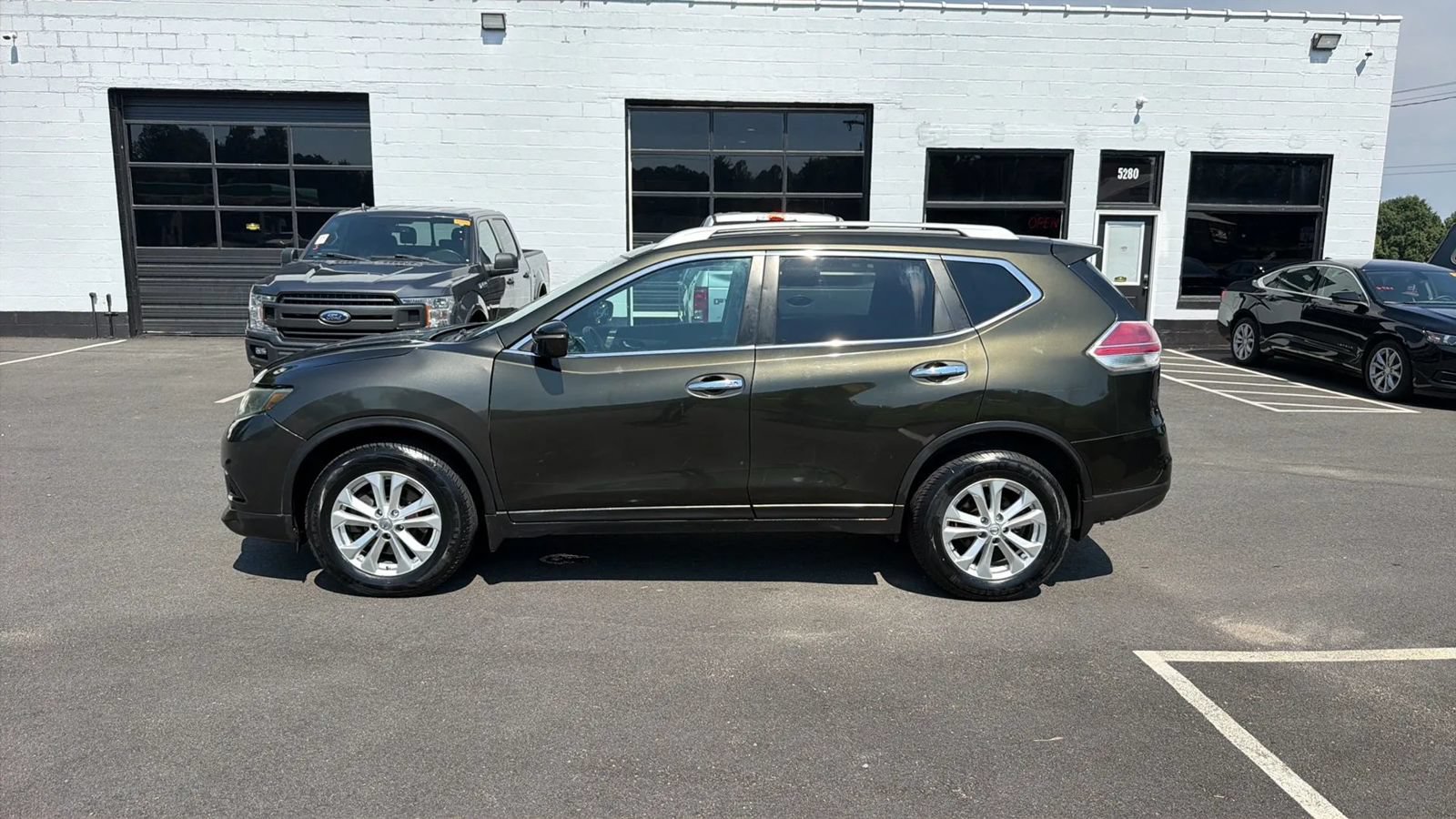 Used 2015 Nissan Rogue SV w/ SV Family Package AWD/4WD image 4