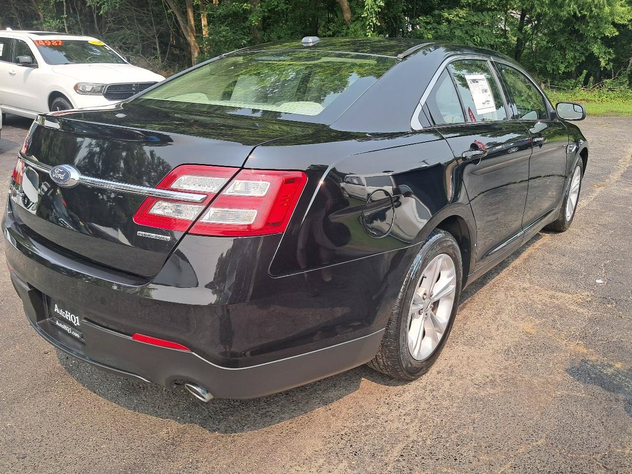 Used 2017 Ford Taurus SE FWD image 8