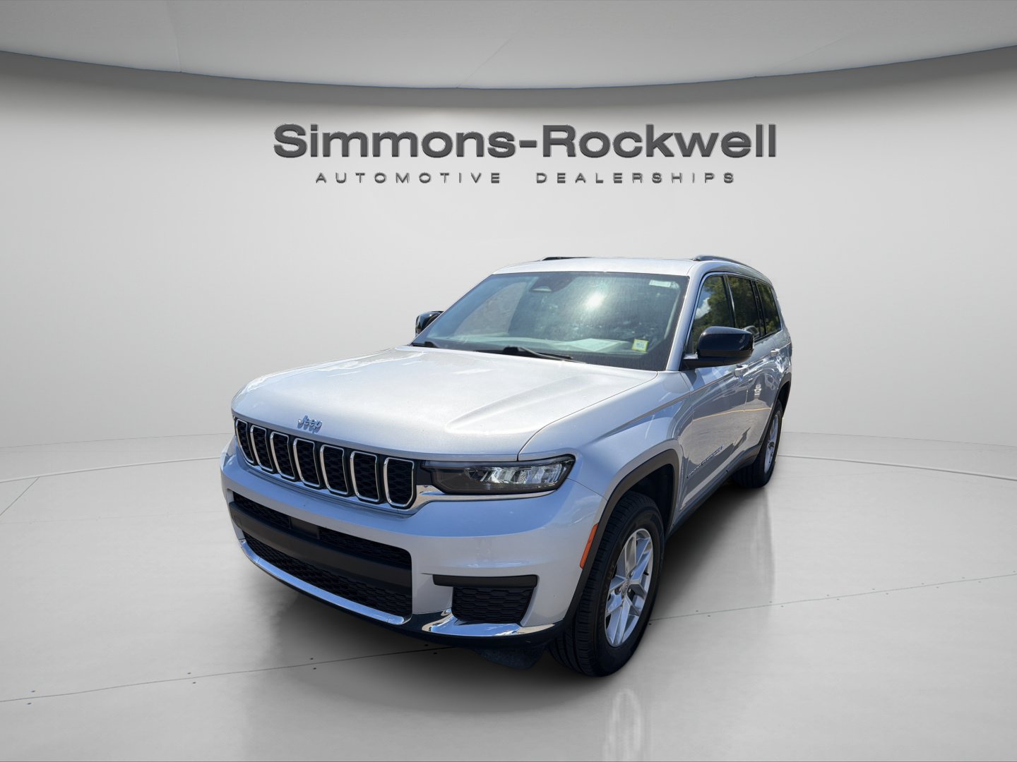 Used 2023 Jeep Grand Cherokee L Laredo w/ Luxury Tech Group I AWD/4WD image 2